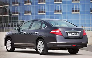   Nissan Teana 4WD - 2010