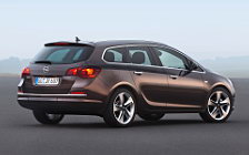   Opel Astra Caravan - 2012