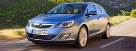 Opel Astra Sports Tourer - 2011