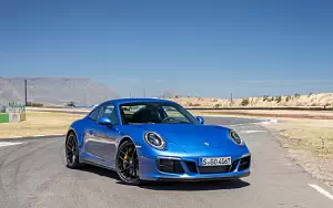   Porsche 911 Carrera 4 GTS - 2017