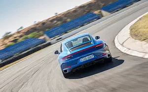   Porsche 911 Carrera 4 GTS - 2017