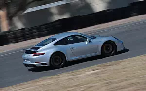   Porsche 911 Carrera GTS - 2017