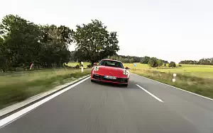   Porsche 911 Carrera Coupe (Guards Red) - 2019