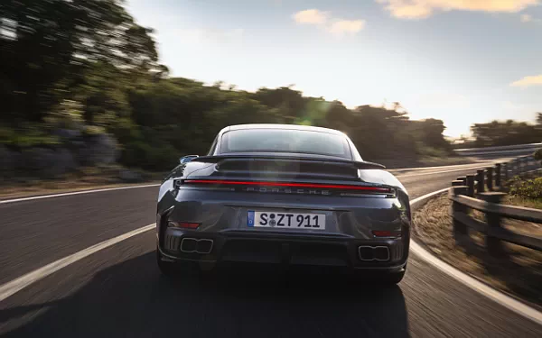   Porsche 911 Turbo S - 2025