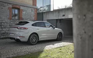   Porsche Cayenne E-Hybrid Coupe SportDesign Package - 2020