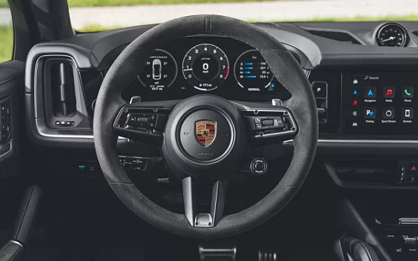   Porsche Cayenne GTS Coupe - 2024