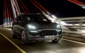   Porsche Cayenne Turbo - 2010