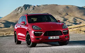   Porsche Cayenne GTS - 2012