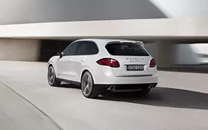   Porsche Cayenne Turbo S - 2012