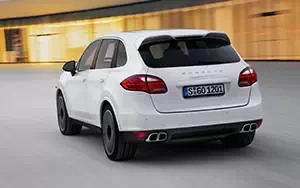   Porsche Cayenne Turbo S - 2012