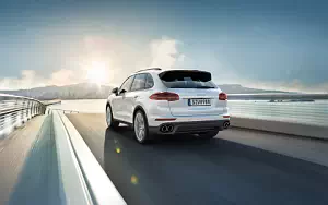   Porsche Cayenne S E-Hybrid - 2014