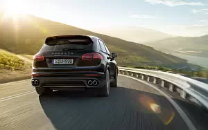   Porsche Cayenne Turbo S - 2015