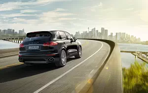   Porsche Cayenne Turbo S - 2015