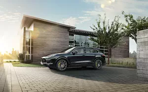   Porsche Cayenne Turbo S - 2015