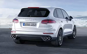   Porsche Cayenne Turbo S - 2015