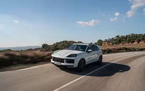   Porsche Cayenne S E-Hybrid (Carrara White Metallic) - 2023