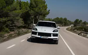   Porsche Cayenne S E-Hybrid (Carrara White Metallic) - 2023