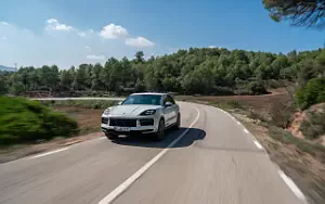   Porsche Cayenne S E-Hybrid (Carrara White Metallic) - 2023