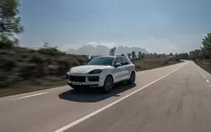   Porsche Cayenne S E-Hybrid (Carrara White Metallic) - 2023