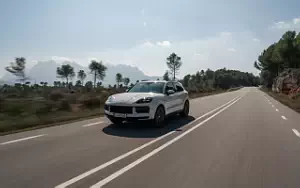   Porsche Cayenne S E-Hybrid (Carrara White Metallic) - 2023