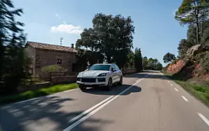   Porsche Cayenne S E-Hybrid (Carrara White Metallic) - 2023