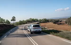   Porsche Cayenne S E-Hybrid (Carrara White Metallic) - 2023