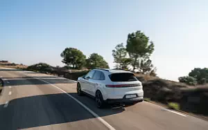   Porsche Cayenne S E-Hybrid (Carrara White Metallic) - 2023