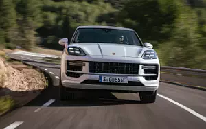   Porsche Cayenne Turbo E-Hybrid (Carrara White Metallic) - 2023