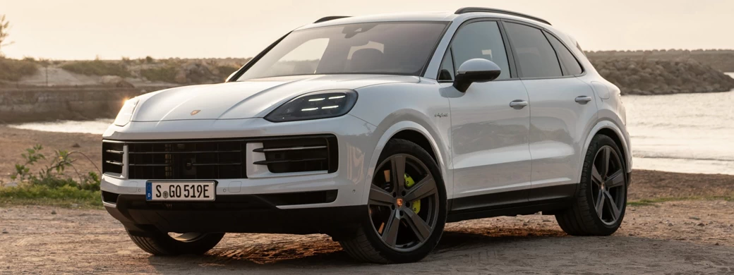   Porsche Cayenne S E-Hybrid (Carrara White Metallic) - 2023 - Car wallpapers