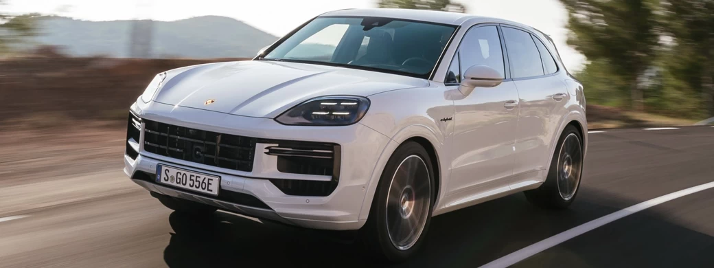   Porsche Cayenne Turbo E-Hybrid (Carrara White Metallic) - 2023 - Car wallpapers