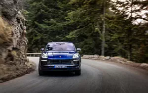   Porsche Macan T (Gentian Blue Metallic) - 2022