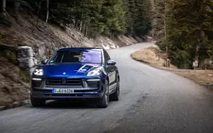   Porsche Macan T (Gentian Blue Metallic) - 2022