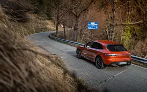   Porsche Macan T (Papaya Metallic) - 2022