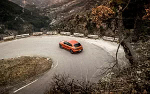   Porsche Macan T (Papaya Metallic) - 2022