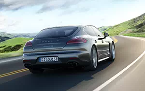   Porsche Panamera 4S - 2013