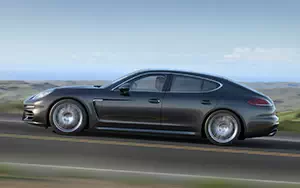   Porsche Panamera 4S - 2013