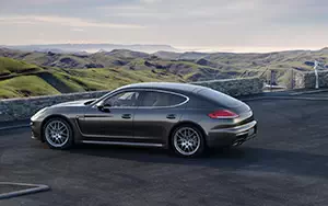   Porsche Panamera 4S - 2013