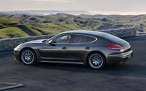   Porsche Panamera 4S - 2013