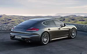   Porsche Panamera 4S - 2013