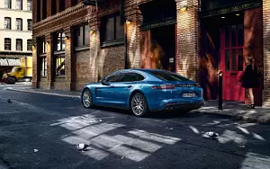   Porsche Panamera 4S - 2016