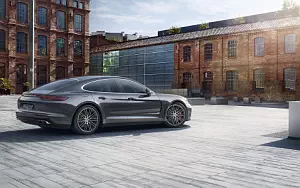   Porsche Panamera Turbo - 2016