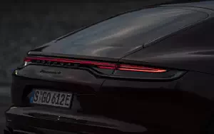   Porsche Panamera 4 E-Hybrid SportDesign Package (Cherry Metallic) - 2020