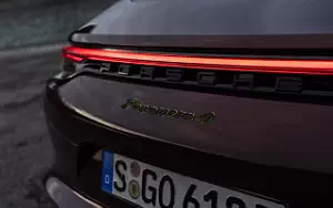   Porsche Panamera 4 E-Hybrid SportDesign Package (Cherry Metallic) - 2020