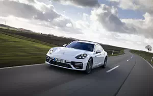   Porsche Panamera Turbo S E-Hybrid (Carrara White Metallic) - 2020