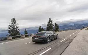   Porsche Panamera Turbo S E-Hybrid Executive (Volcano Grey Metallic) - 2020