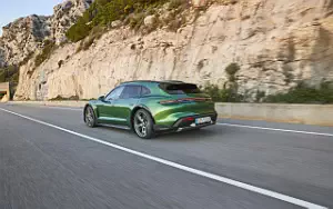   Porsche Taycan Turbo S Cross Turismo - 2021