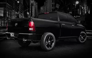   Ram 1500 Black Express - 2013