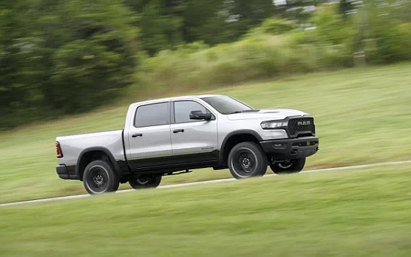���� ���������� Ram 1500 Rebel (Billet Silver Metallic/Diamond Black) - 2024