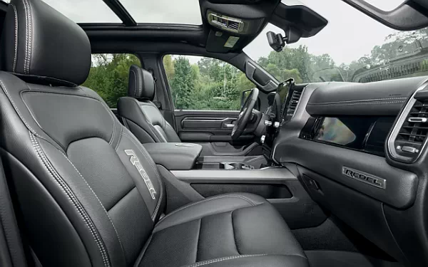 ���� ���������� Ram 1500 Rebel (Billet Silver Metallic/Diamond Black) - 2024