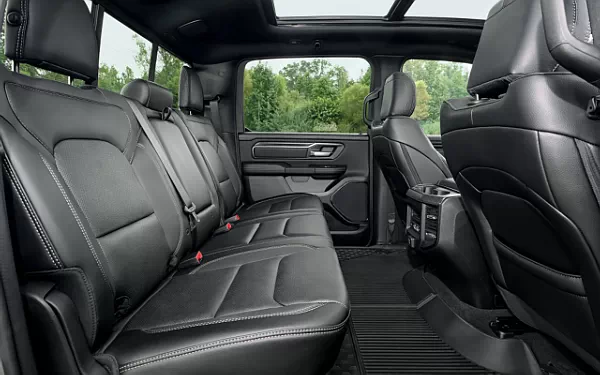 ���� ���������� Ram 1500 Rebel (Billet Silver Metallic/Diamond Black) - 2024